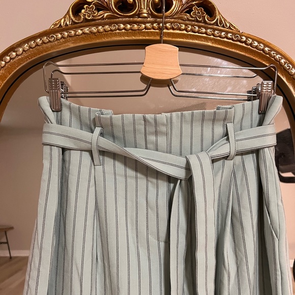 NWT - The perfect travel trouser or work trouser! - Picture 3 of 5